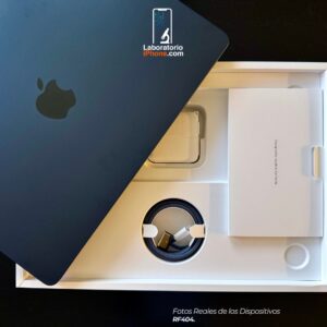 MacBook Air A3240. Procesador M4, Memoria Ram de 16GB, Disco 256GB. (RF404)
